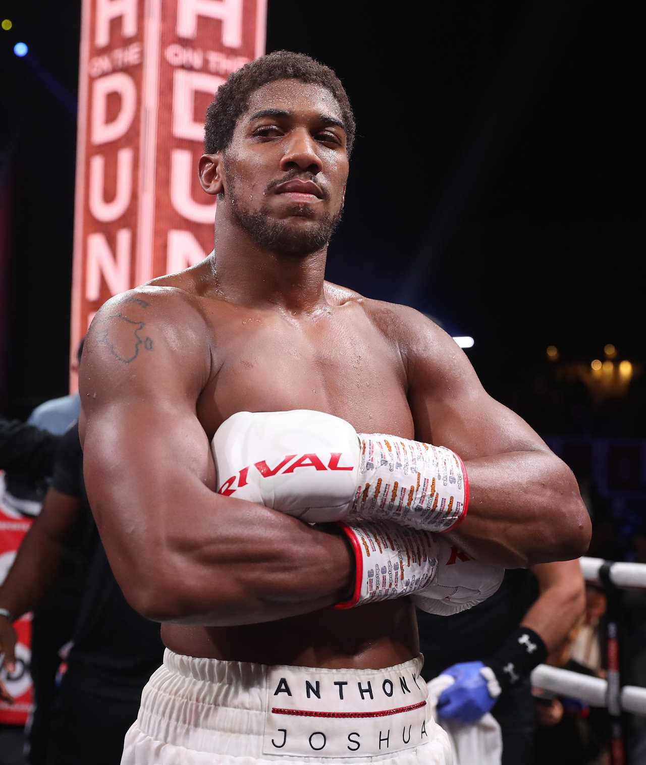 Students from Gobby taunted Anthony Joshua, ex-boxing champion, and he left shaking as he marches into the flat.