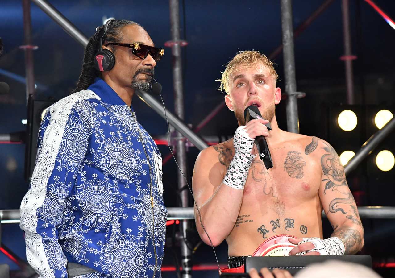 After placing huge bets on their boxing fights, Snoop Dogg declares that he loves Logan and Jake.
