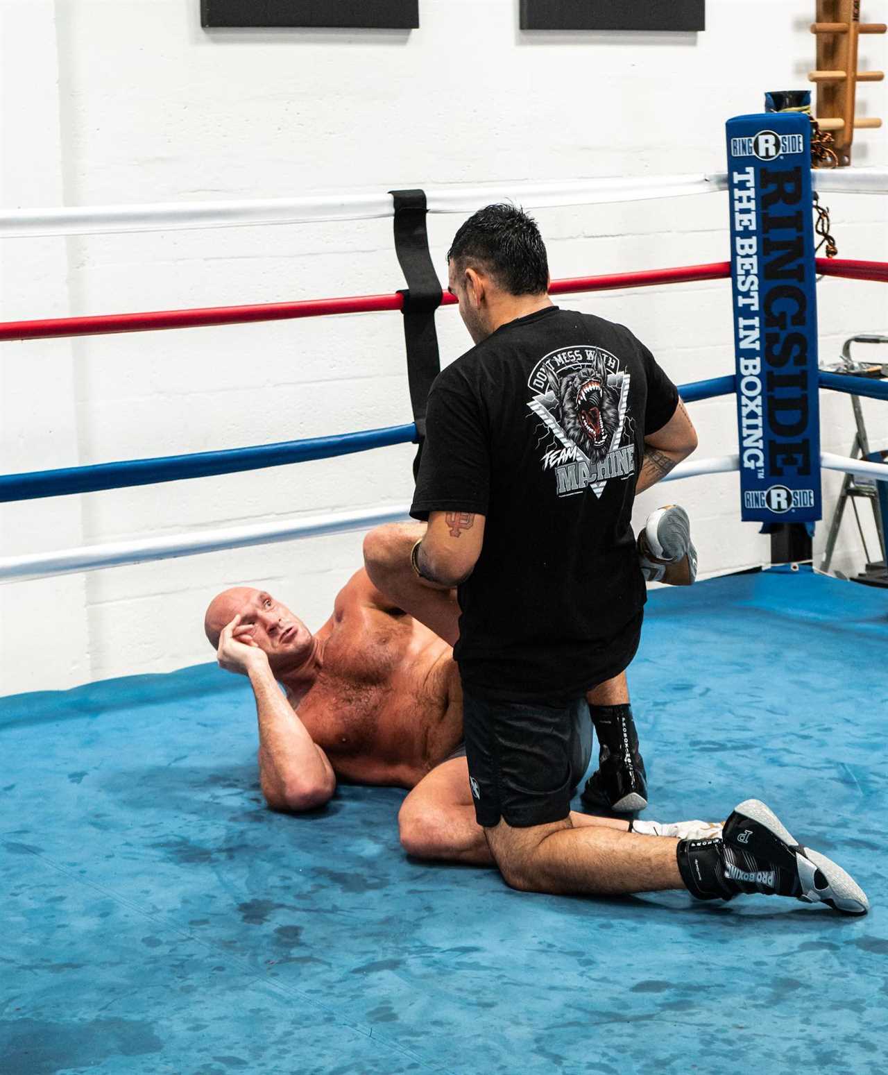 After hinting at MMA switching in throwback snaps, Tyson Fury trains alongside UFC star Nick Diaz.