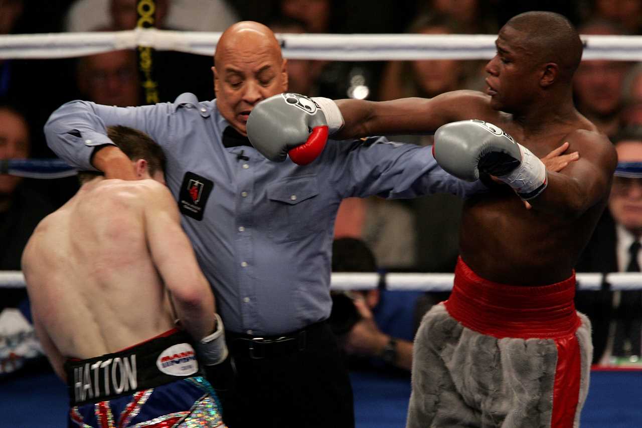 Ricky Hatton says he considered suicide after Floyd Mayweather's defeat and that he cried the whole day during mental health battle.