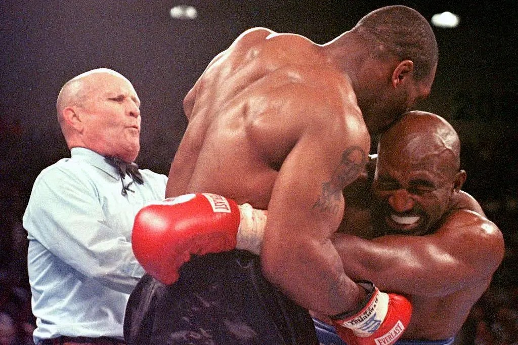 Simiso Buthelezi dies at 24: A boxer who suffered a brain injury after punching an invisible opponent, Simiso Buthelezi, has died.