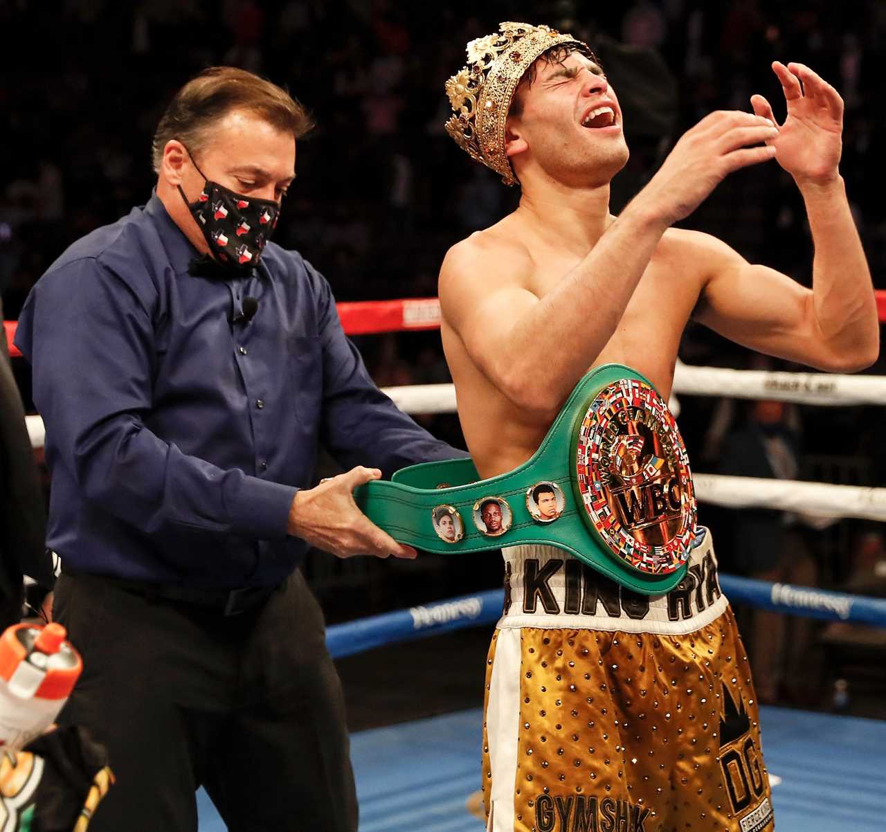 Oscar De La Hoya offers Gervonta Davis millions of dollars to fight Ryan Garcia in the aftermath of Mayweather's split.