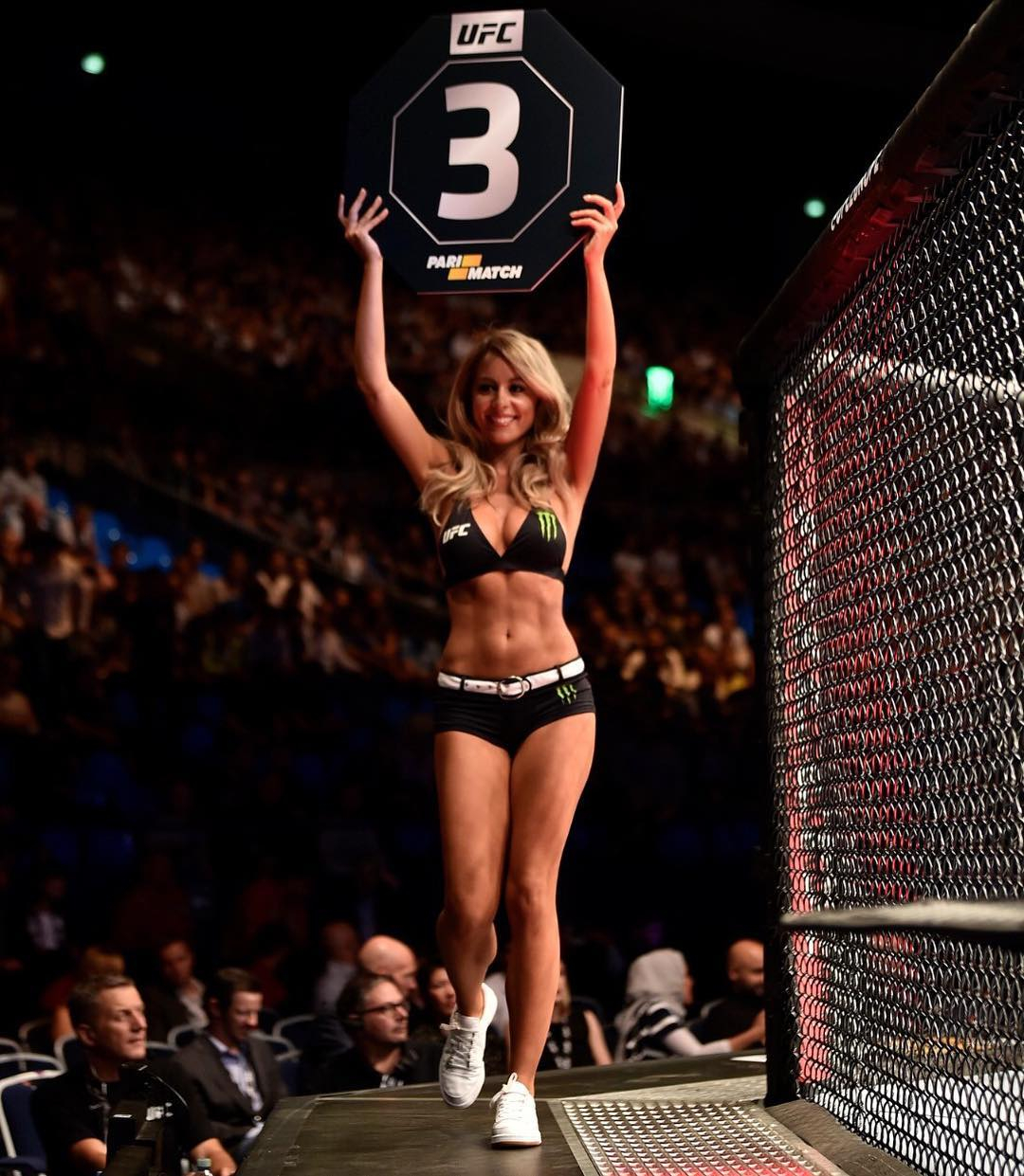 Octagon girl Carly Baker takes a sexy selfie in her bathroom ahead of UFC 275... but the fans are more shocked by her tiny BATH