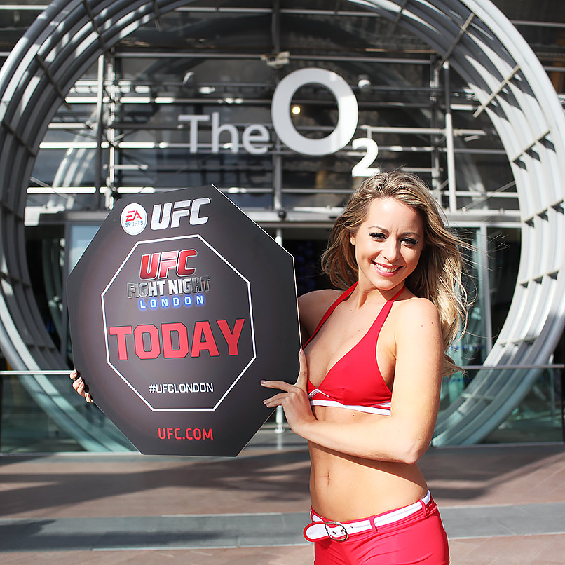 Octagon girl Carly Baker takes a sexy selfie in her bathroom ahead of UFC 275... but the fans are more shocked by her tiny BATH