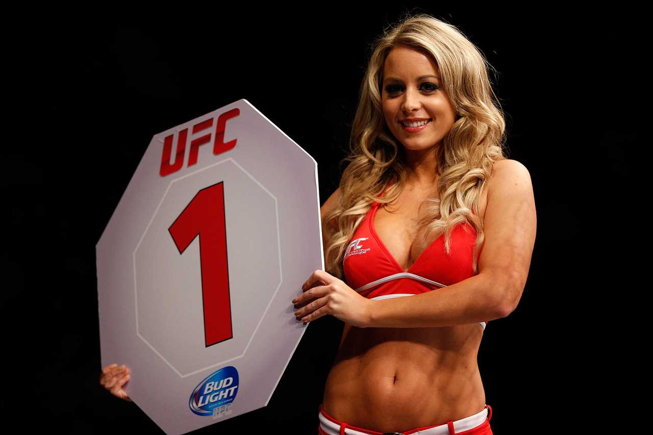 Octagon girl Carly Baker takes a sexy selfie in her bathroom ahead of UFC 275... but the fans are more shocked by her tiny BATH