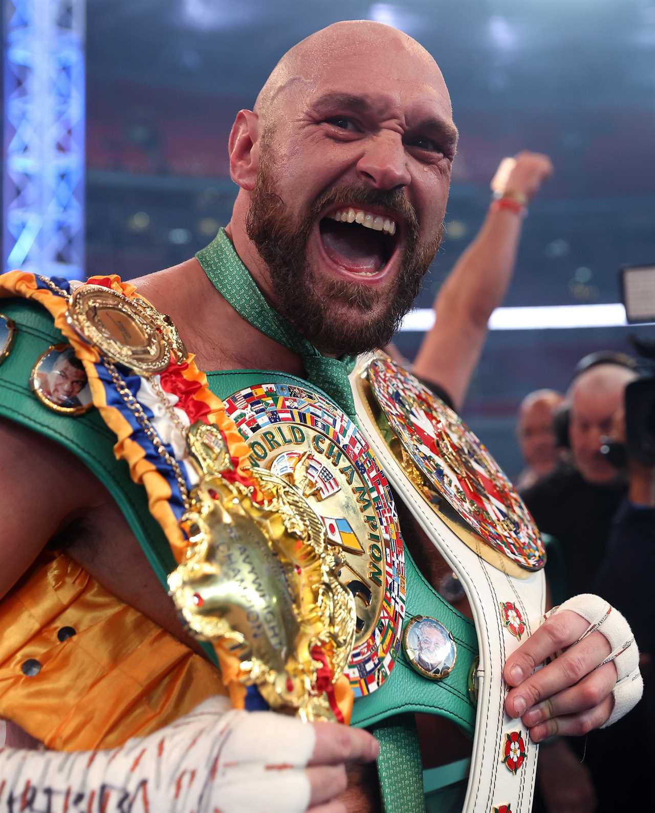 Anthony Joshua breaks his silence following PS100m DAZN agreement. Tyson Fury offers to train Brit competitor in Morecambe gym