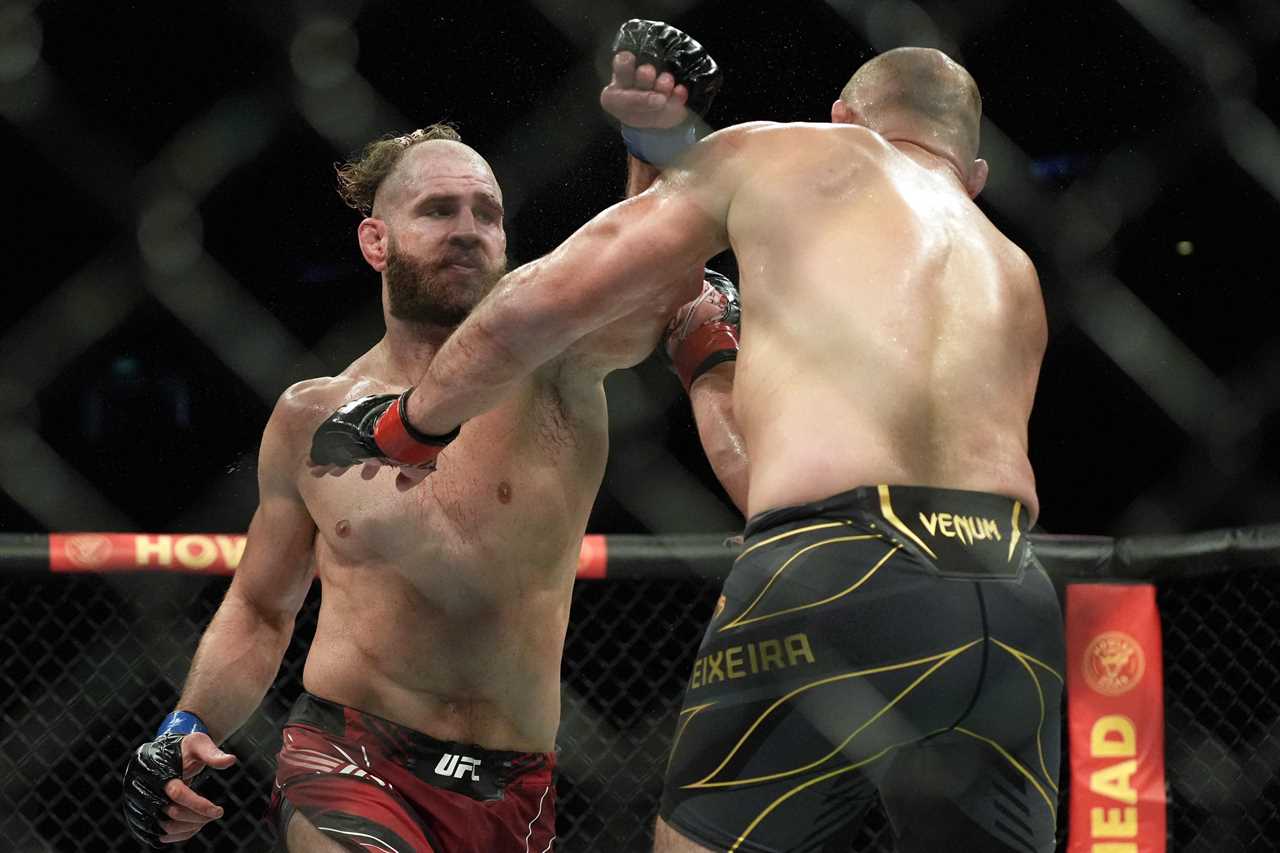 Best fight ever - Prochazka submission to Teixeira in just 30 seconds of UFC title epic sends UFC fans wild