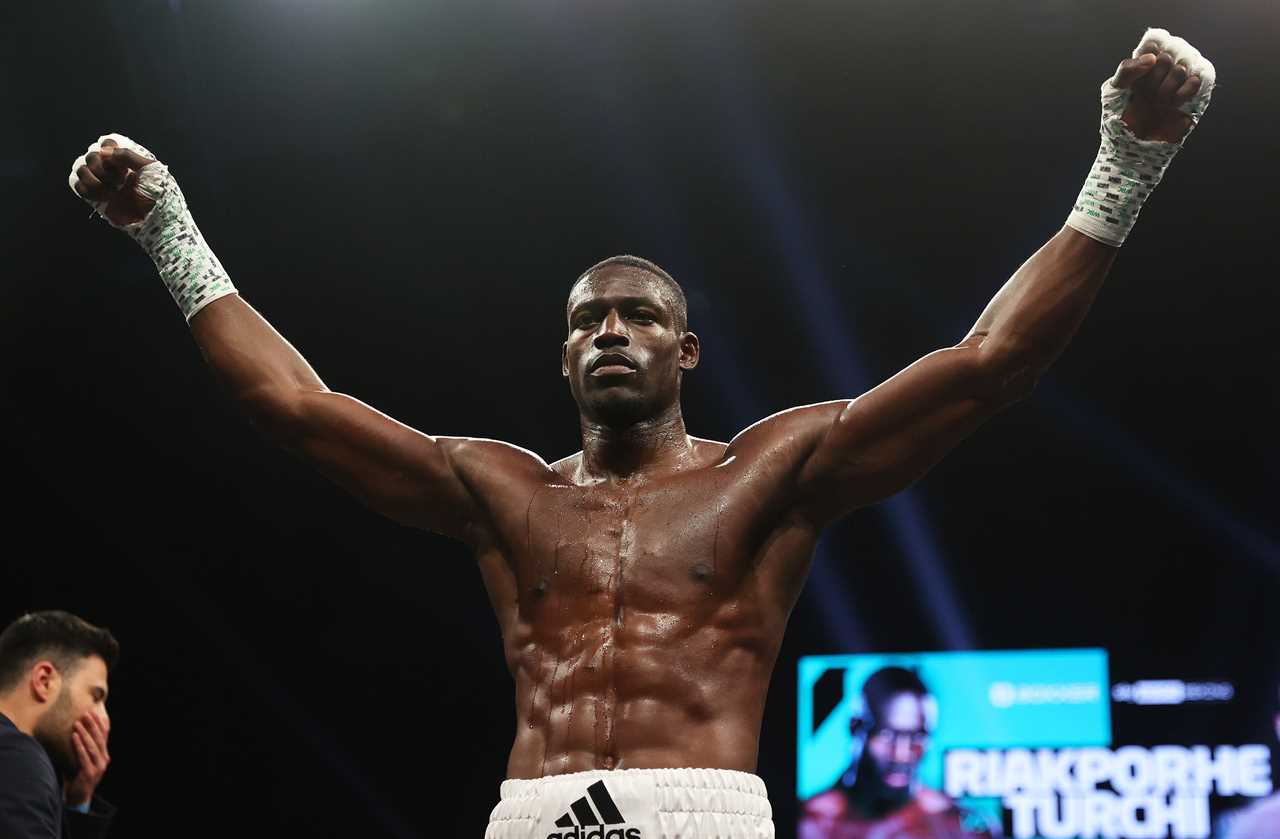 Watch Richard Riakporhe move closer to the world title fight with a brutal body shot to defeat Fabio Turchi