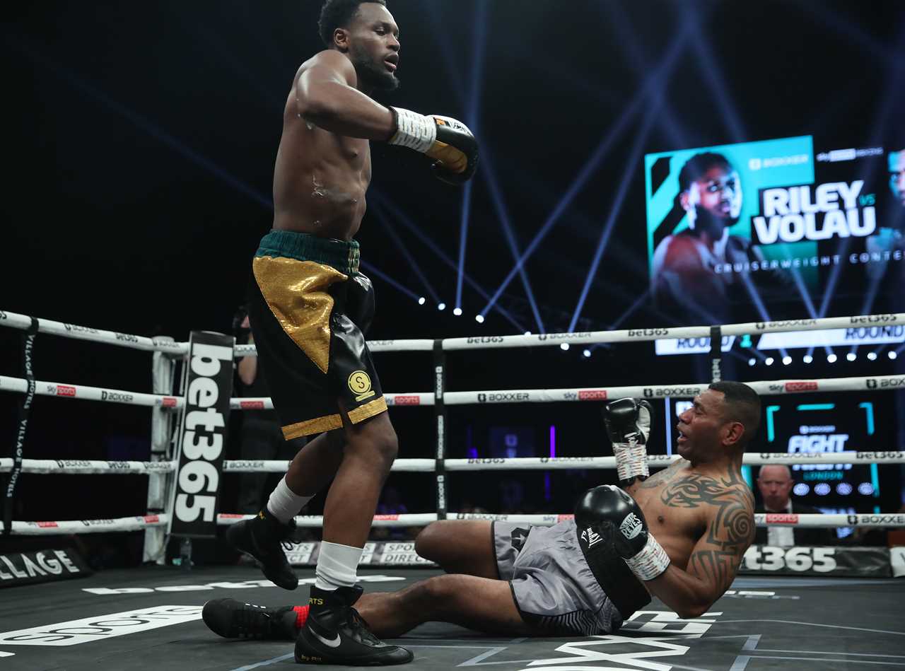 Watch Viddal Riley’s brutal 51 SECOND knockout win in full with friend and YouTube star KSI in attendance