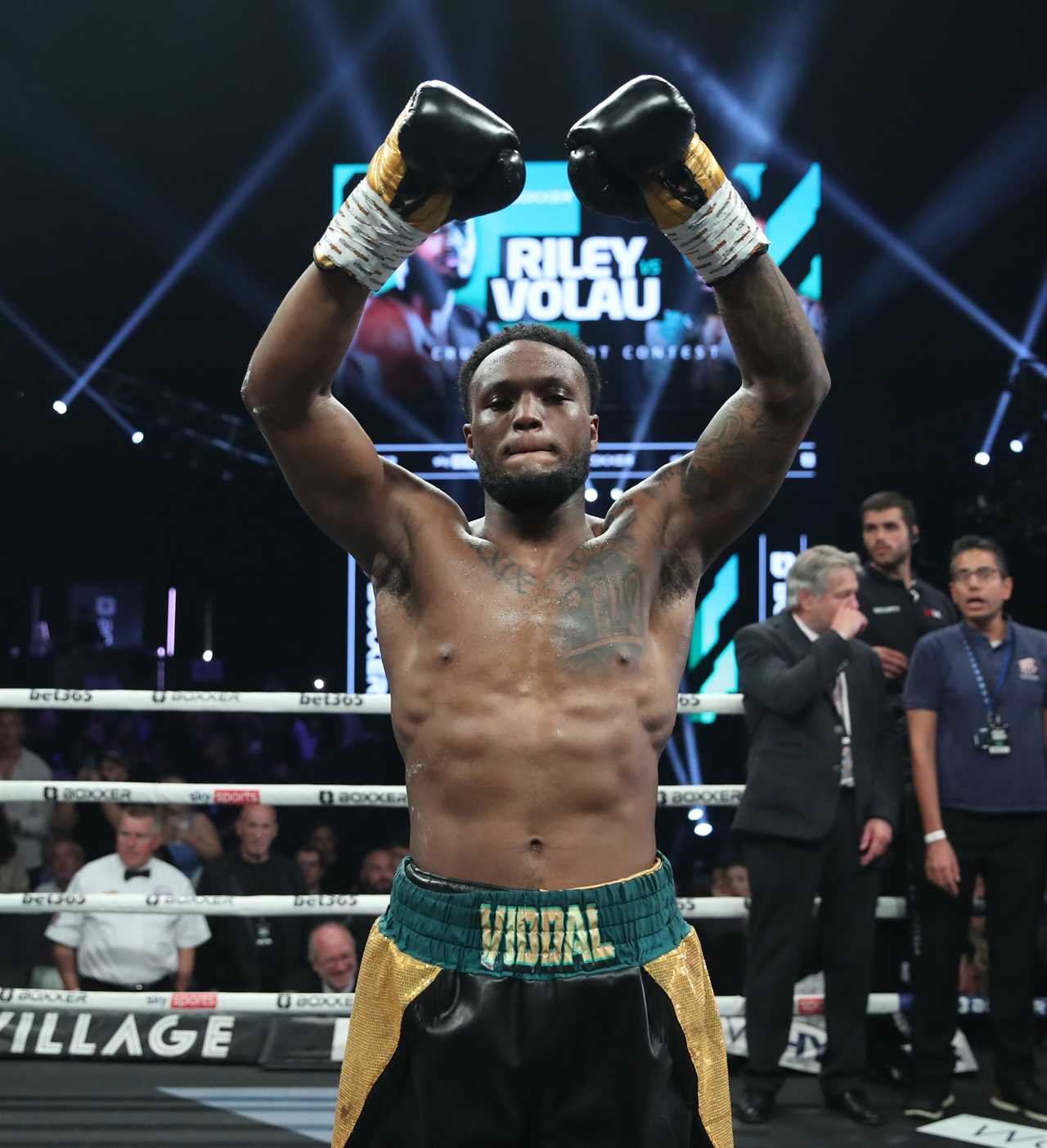 Watch Viddal Riley’s brutal 51 SECOND knockout win in full with friend and YouTube star KSI in attendance