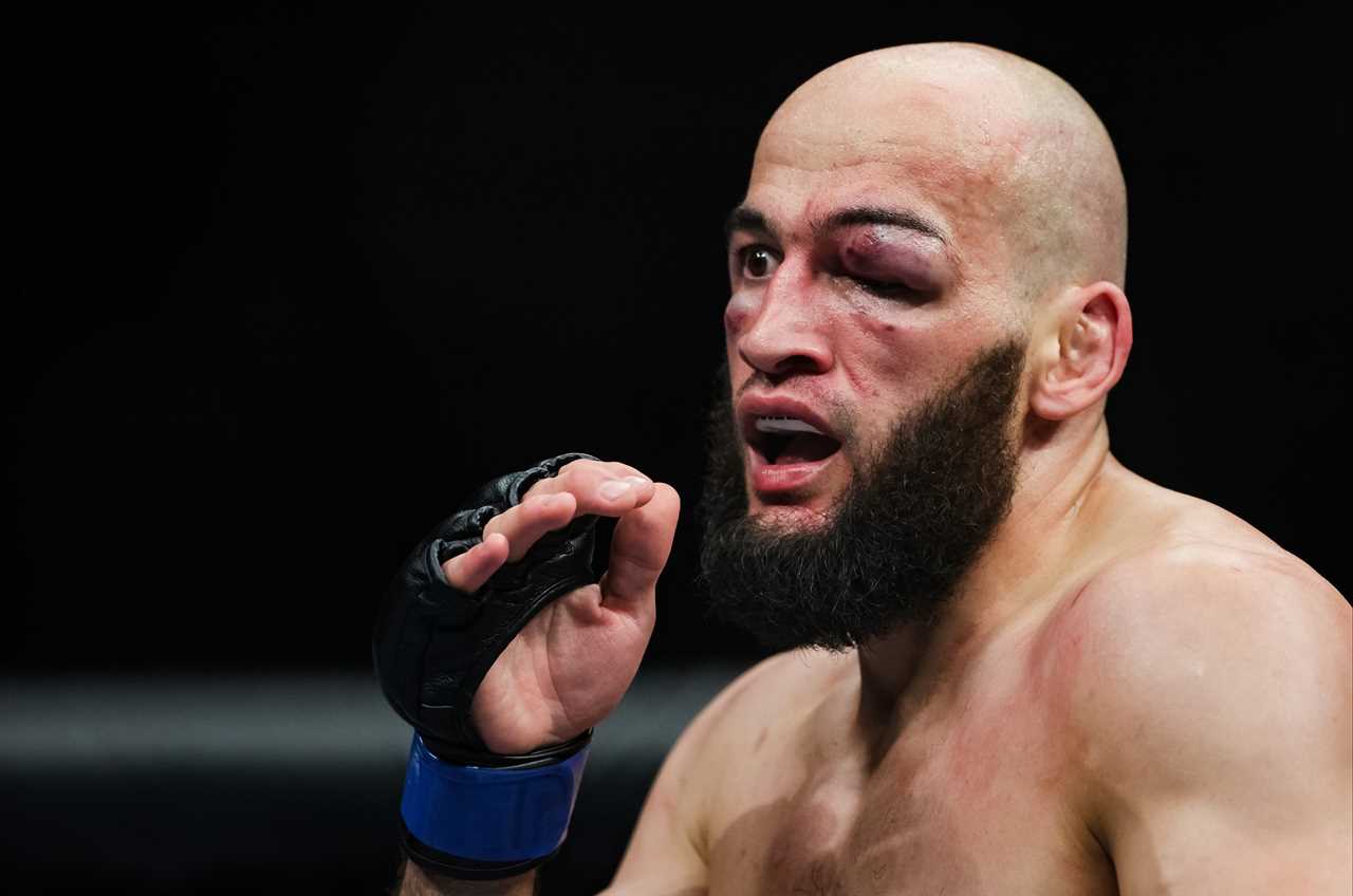 UFC star Albert Duraev is horrified by an eye injury and must be stopped mid-fight against Joaquin Buckley.