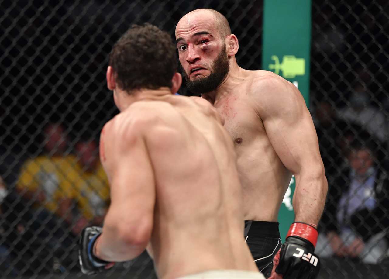 UFC star Albert Duraev is horrified by an eye injury and must be stopped mid-fight against Joaquin Buckley.