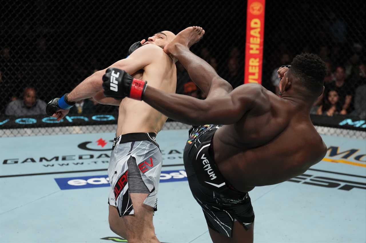 UFC star Albert Duraev is horrified by an eye injury and must be stopped mid-fight against Joaquin Buckley.