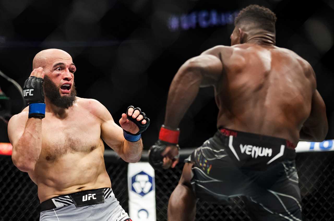 UFC star Albert Duraev is horrified by an eye injury and must be stopped mid-fight against Joaquin Buckley.