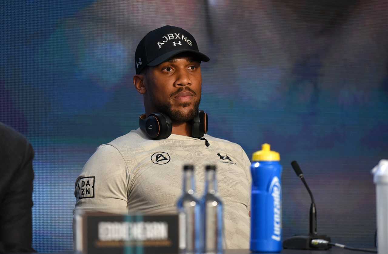 Anthony Joshua chooses Mike Tyson to be his favorite heavyweight, ahead of 'GOAT Muhammad Ali'