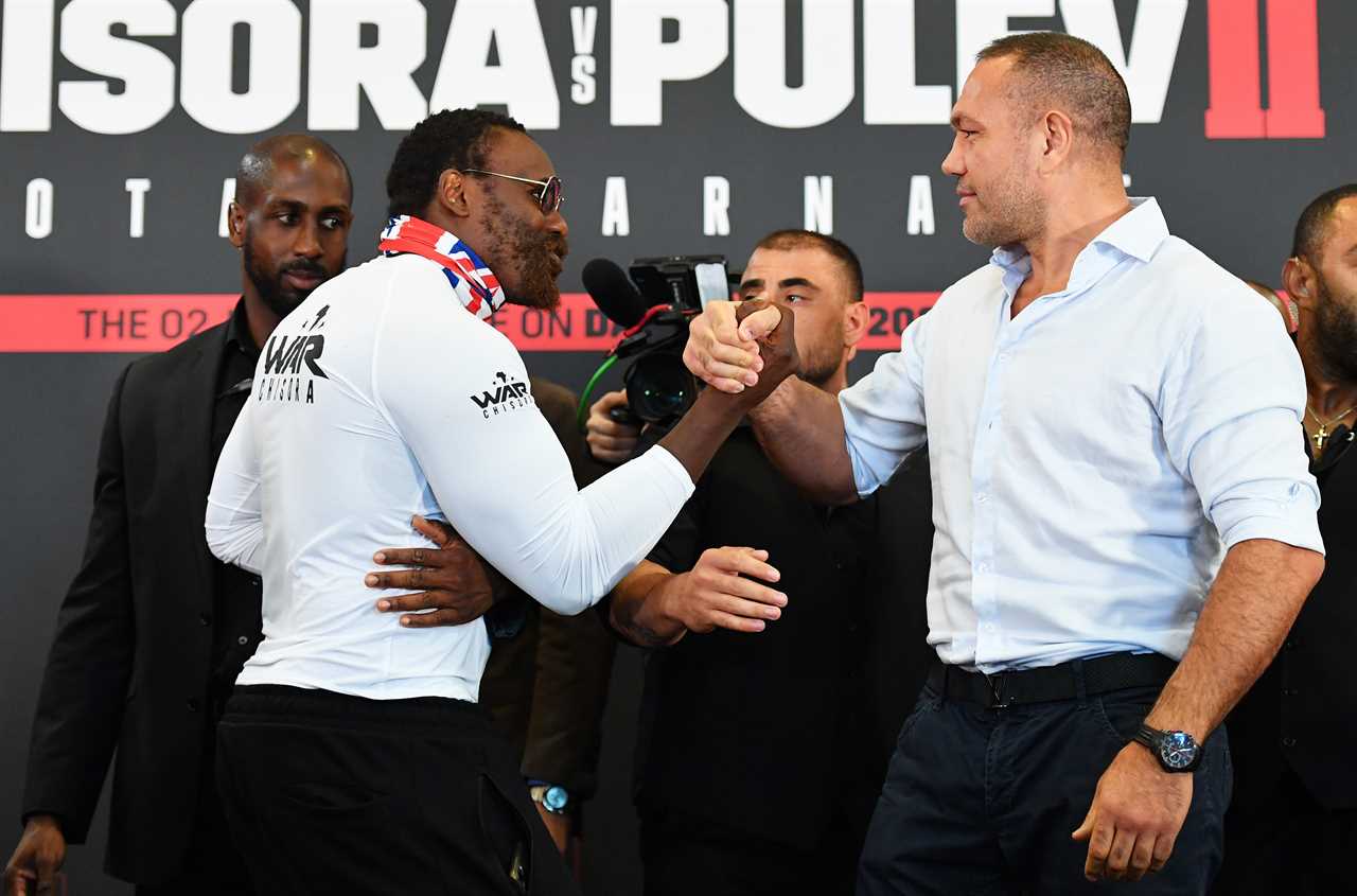 Watch Derek Chisora SHOVE Kubrat pulev at a press conference. After almost getting into an argument, the two are separated by security.