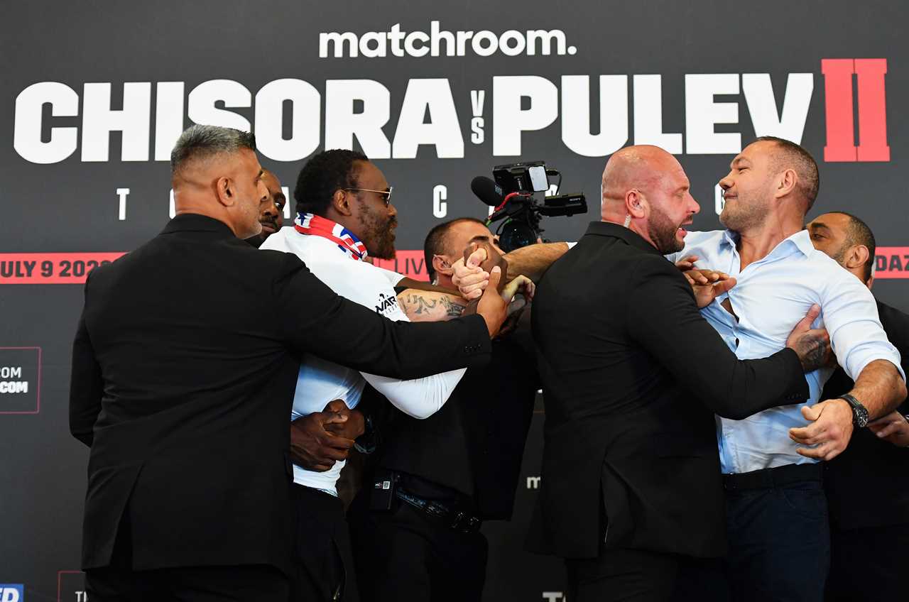 Watch Derek Chisora SHOVE Kubrat pulev at a press conference. After almost getting into an argument, the two are separated by security.