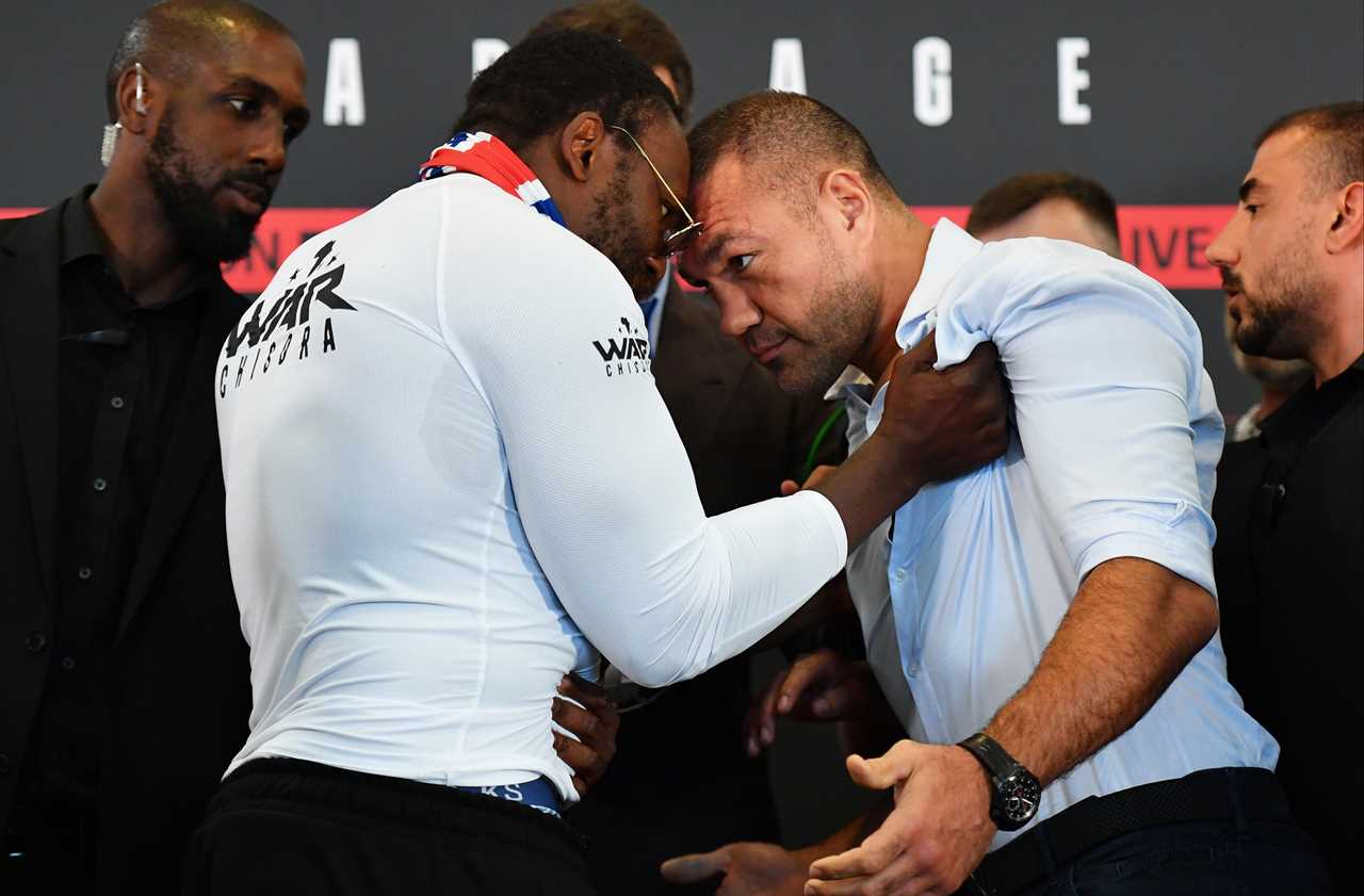 Watch Derek Chisora SHOVE Kubrat pulev at a press conference. After almost getting into an argument, the two are separated by security.