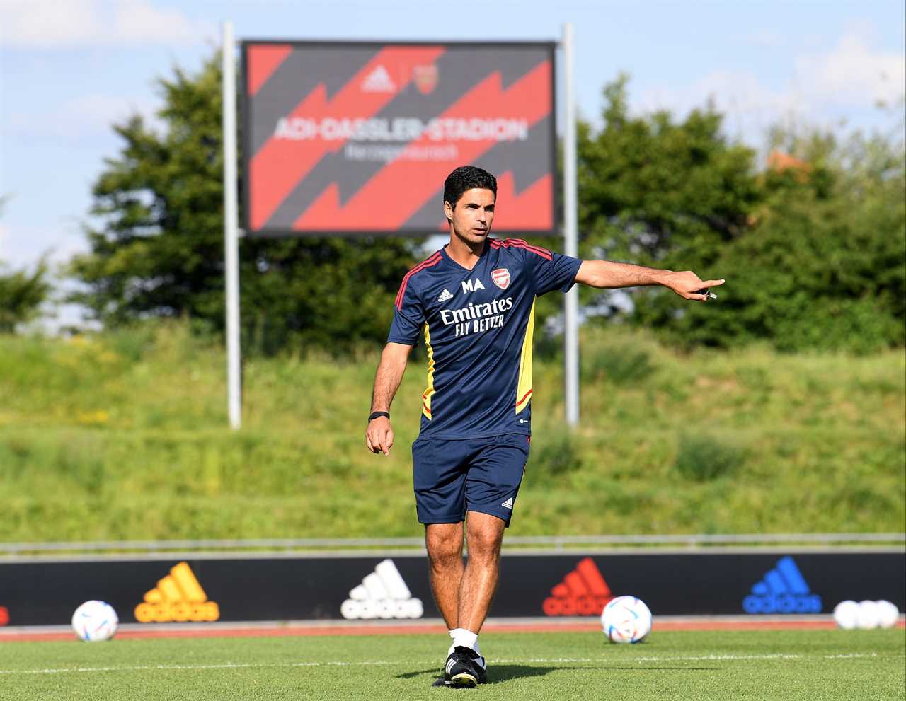 After joining Arsenal training, Mikel Arteta shows that he still has it. He displays incredible skill and assists.