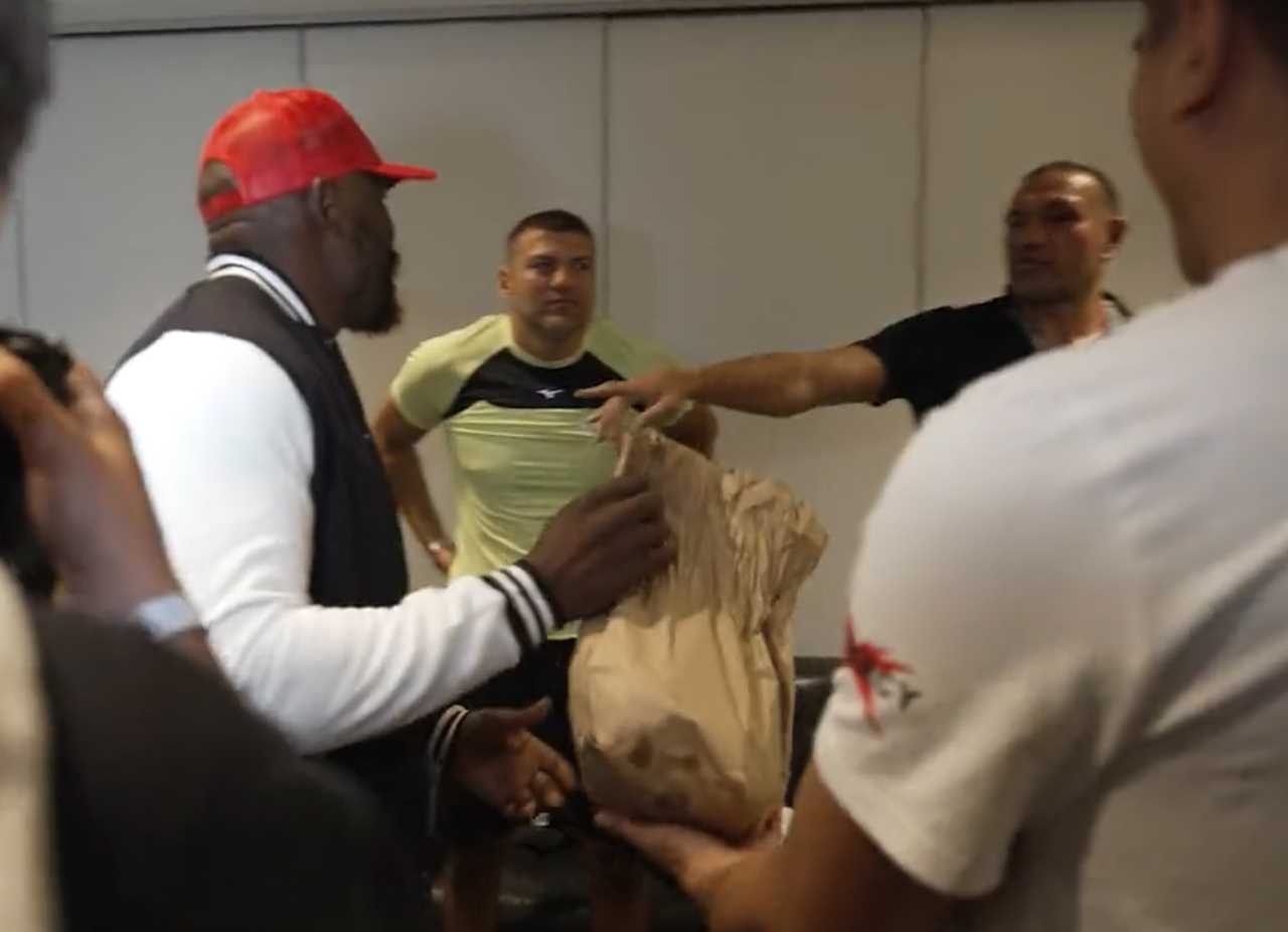 Derek Chisora continues ritual gifting Kubrat Pulev Five Guys Burger despite bad blood. Brits have a glove.