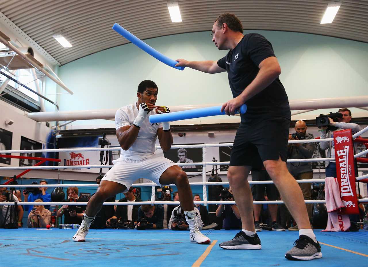 Tyson Fury's father claims Rob McCracken saved Anthony Joshua's LIFE in Usyk fight. Brit was KO'd by McCracken.