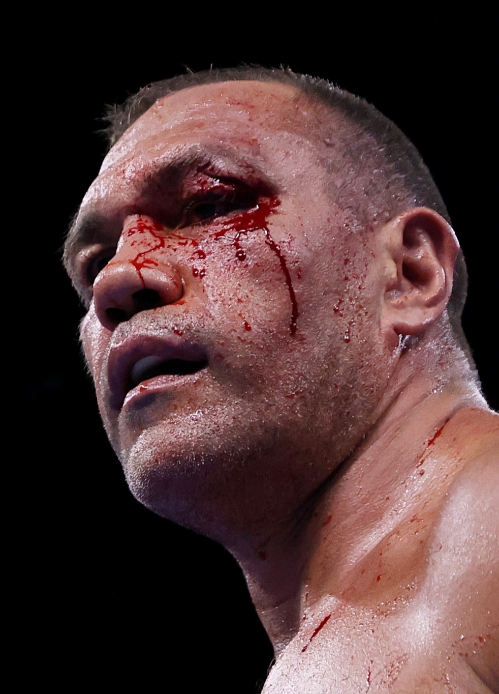 After heavyweights battle in thriller, Derek Chisora leaves Kubrat pulev unseen with a thundering right-hand.