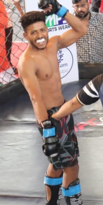 23-year-old MMA fighter dies after being punched in head during kickboxing match. Organisers are investigating for 'negligence.