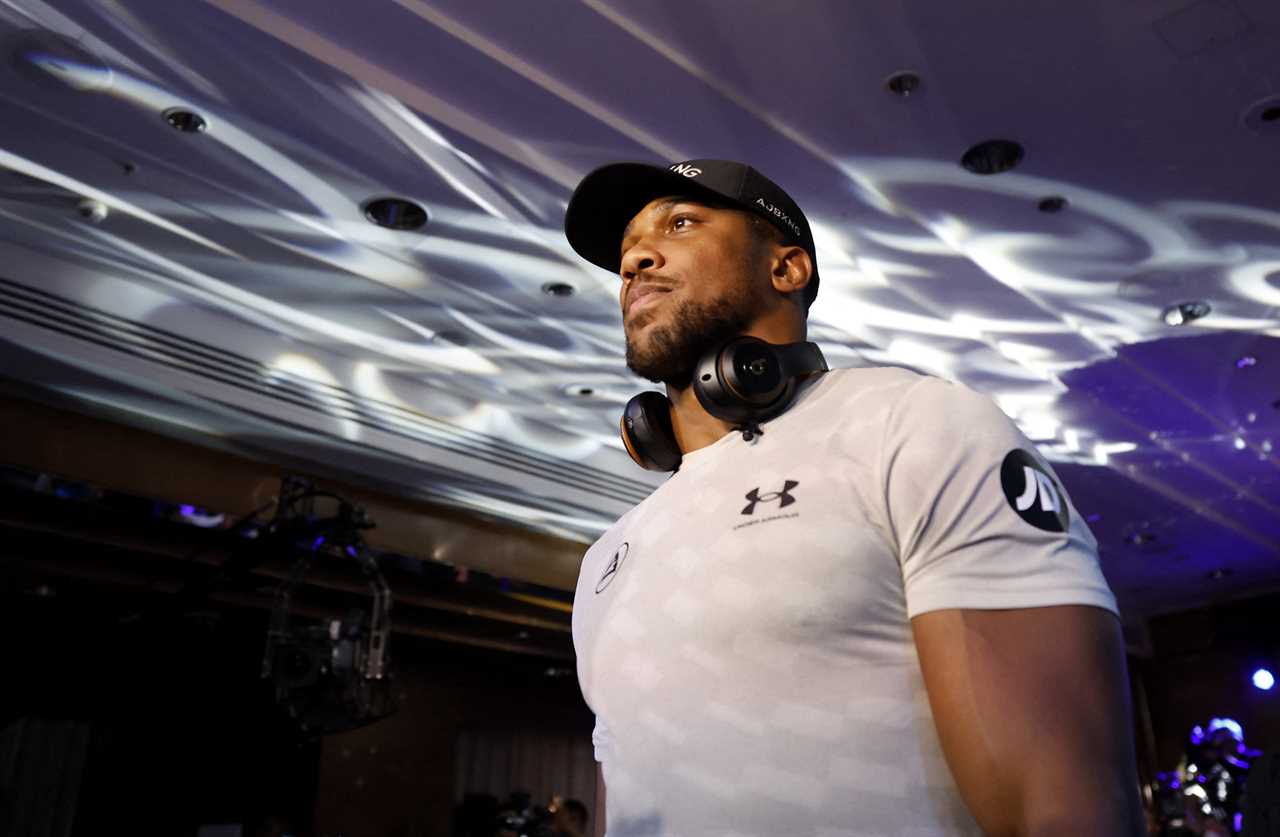 Anthony Joshua vs Tyson Fury. Their luxurious cars, jewellery and luxury homes, as well as generous charity work, are all a part of their rich lifestyle.