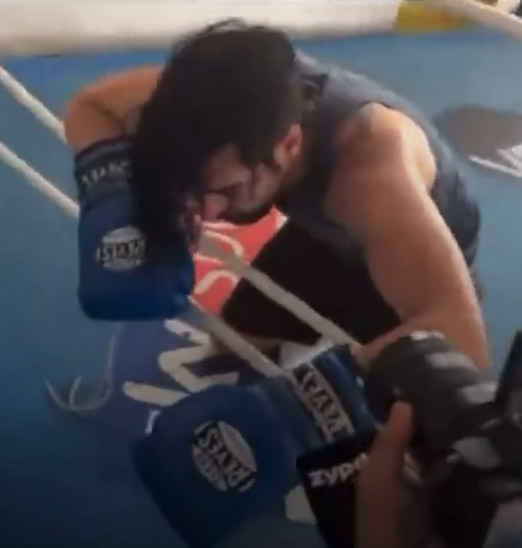 Amazing moment: Sunny Edwards, world champion, defeats a Twitter troll who traveled 200 miles to fight