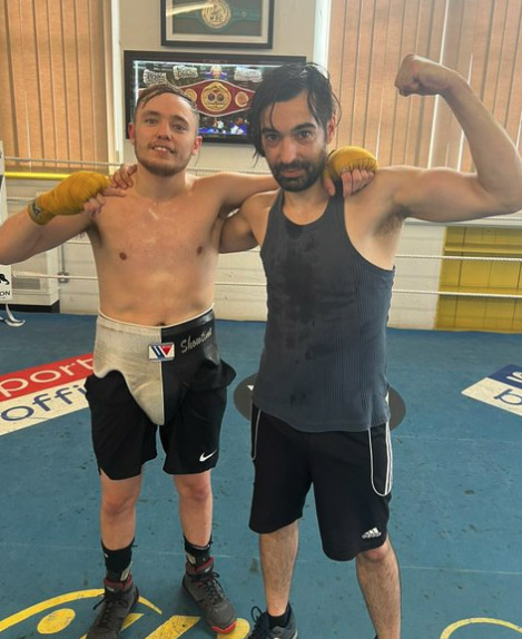 Amazing moment: Sunny Edwards, world champion, beats Twitter troll who traveled 200 miles to fight
