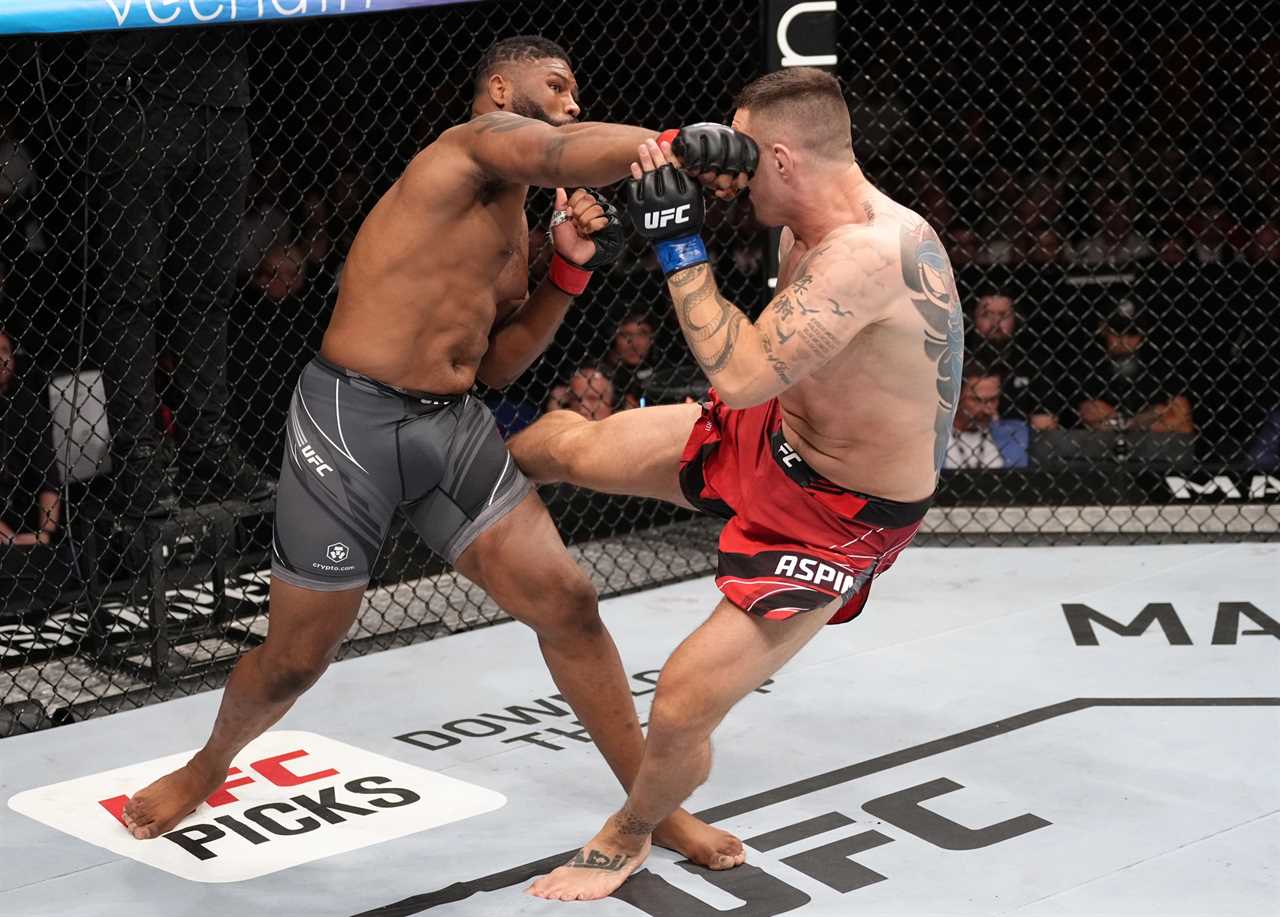 UFC London: Tom Aspinall sustains a terrible and devastating knee injury during the Curtis Blaydes match at O2 Arena