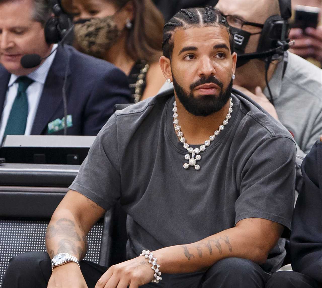 After a stunning double-bet on UFC stars Molly McCann & Paddy Pimblett, Drake wins PS3million and vows that he will buy them Rolexes