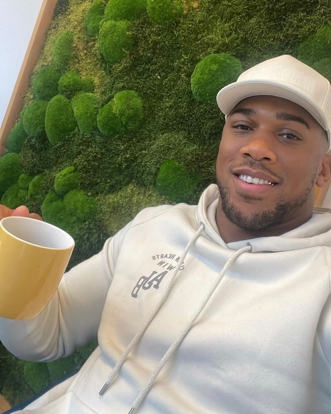 Anthony Joshua says he doesn't feel respected as a heavyweight king due to his love for tea, biscuits, and THE QUEEN