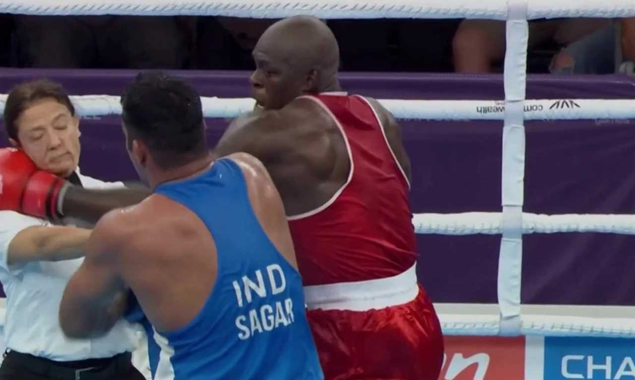 I'd have KOd - Watch the female ref toss off being punched in the face by a super heavyweight boxer at Commonwealth Games