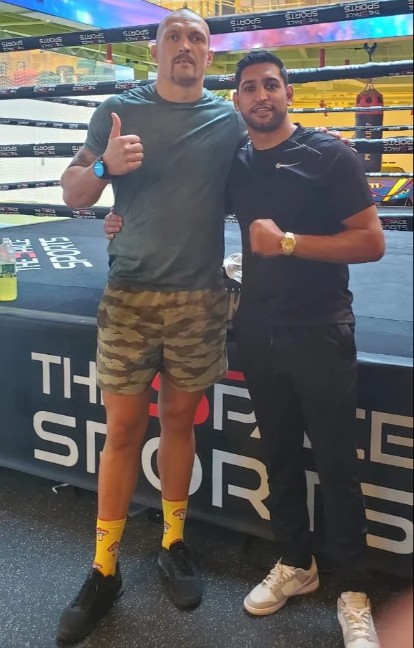 Oleksandr Usyk, a Dubai trainer camp manager with heavyweights in alarming shape, sent Anthony Joshua a chilling warning