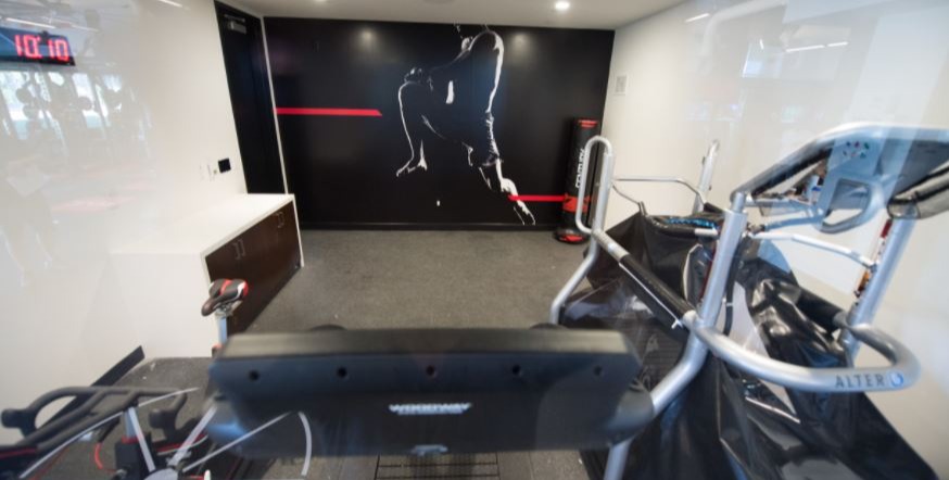 UFC's PS12m Performance Institute has oxygen chambers, treadmills underwater and diet plans... all free