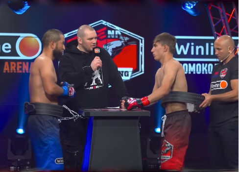 In shocking 'armboxing', defenseless fighters beat each other while holding hands.