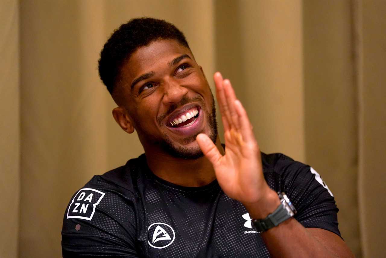 Anthony Joshua offers to pay for a sparring partner to fly to Croatia as an emergency flight after a car accident leaves his family members injured.
