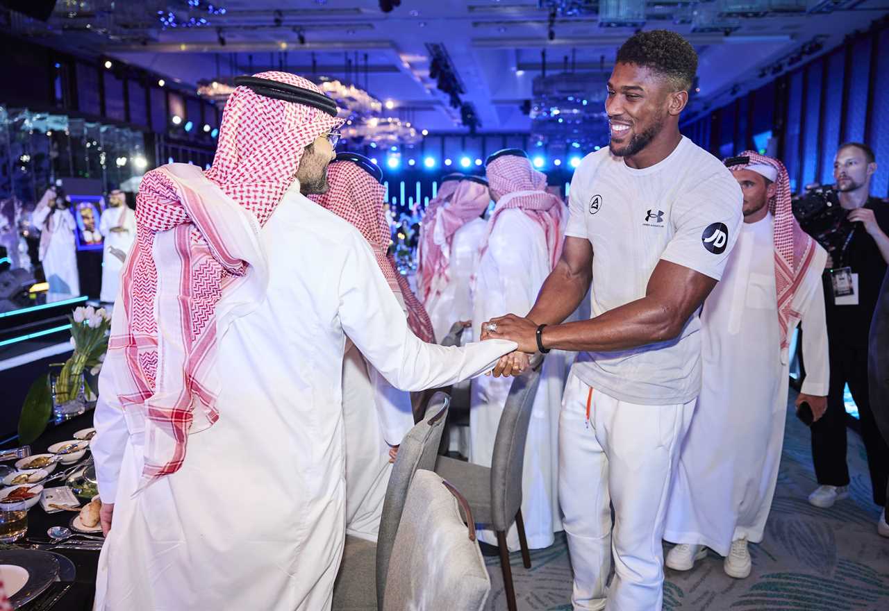 Inside Matchroom's gala dinner with Holyfield and Chisora for Anthony Joshua vs Oleksandr Uzyk