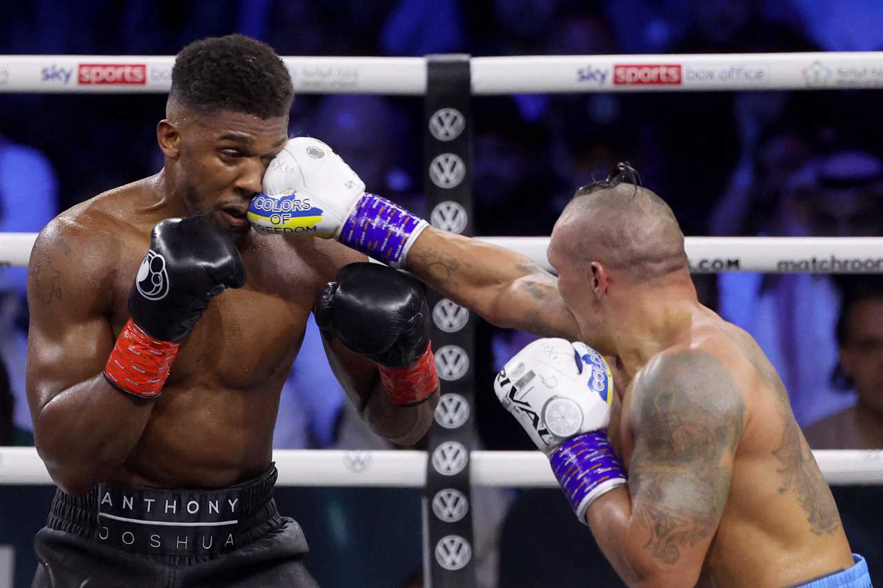 After Anthony Joshua's corner told him that he was WINNING Oleksandr Uzyk fight, fans began to say the same thing.
