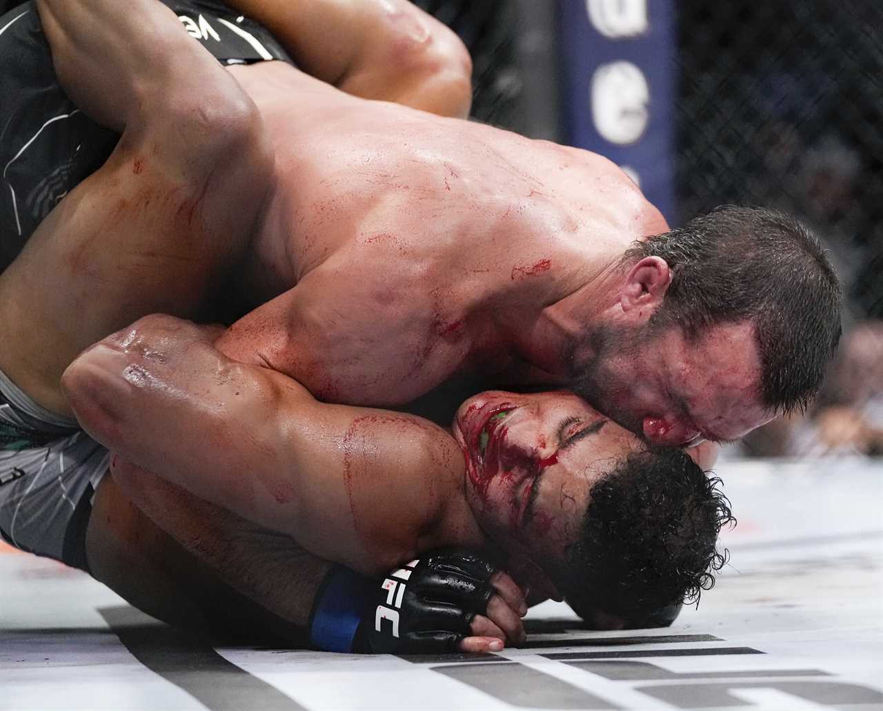 One of the most terrifying things I've ever seen - UFC star Rockhold is seen smearing his bloody face all over Costa Rica.