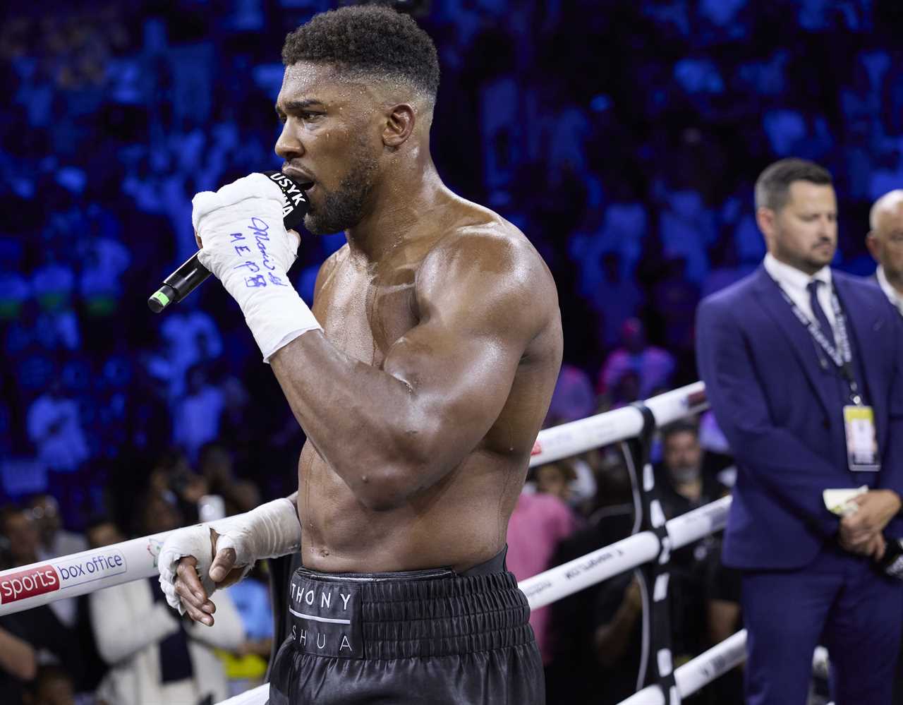 Tyson Fury trolling Anthony Joshua with a meme about 'talking absolute garbage' after Oleksandr Usyk's defeat