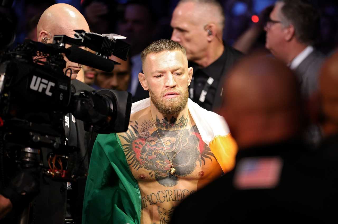 Conor McGregor to be the UFC's lightweight champion immediately after his broken leg is healed if Oliveira defeats Makhachev