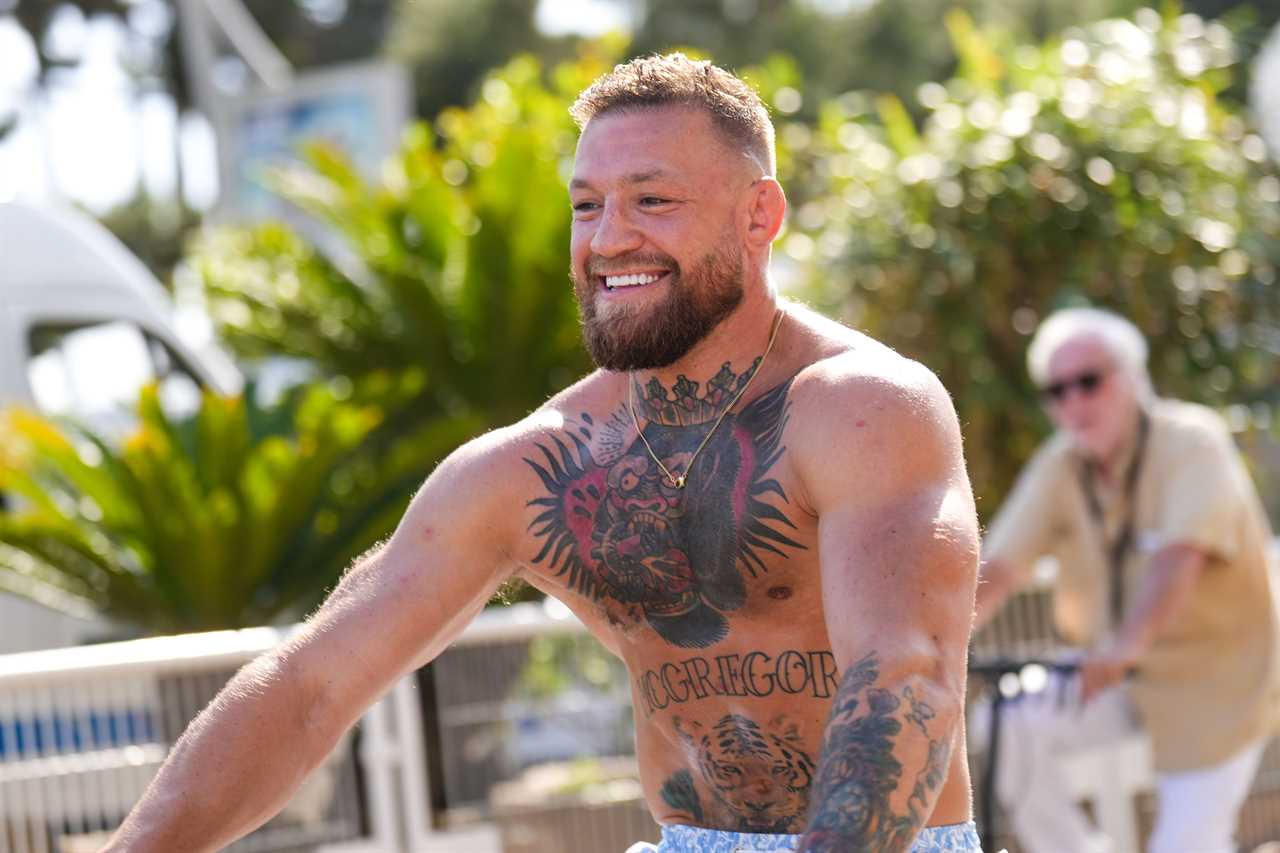 Mark Wahlberg offers Conor McGregor a movie role in Hollywood.