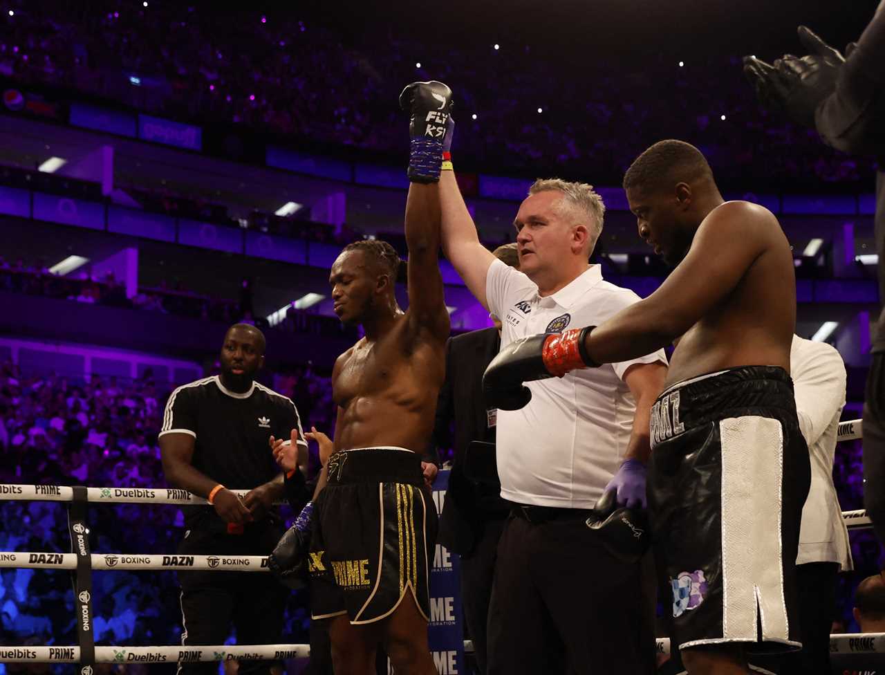He's a human cartousel - Swarmz is mocked by his fans for spinning in circles in order to evade KSI during boxing losses.