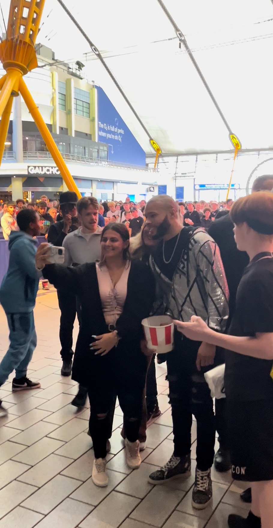 Chris Eubank Jr arrives at The O2 for KSI fight looking relaxed and enjoying a bucket full of KFC chicken