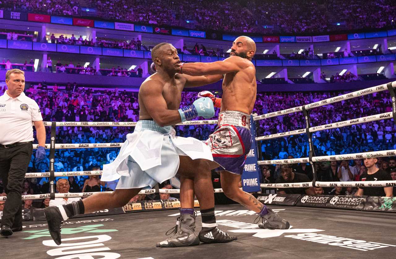 After finally beating Fousey on the undercard of KSI, YouTube star Deji leaves Fousey with a bruised eye.