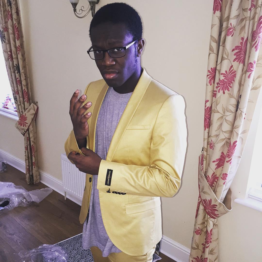 Deji is KSI's older brother.