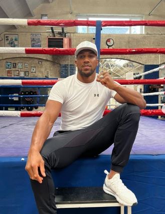 Anthony Joshua returns to Finchley after Oleksandr Usyk wins the world title fight.