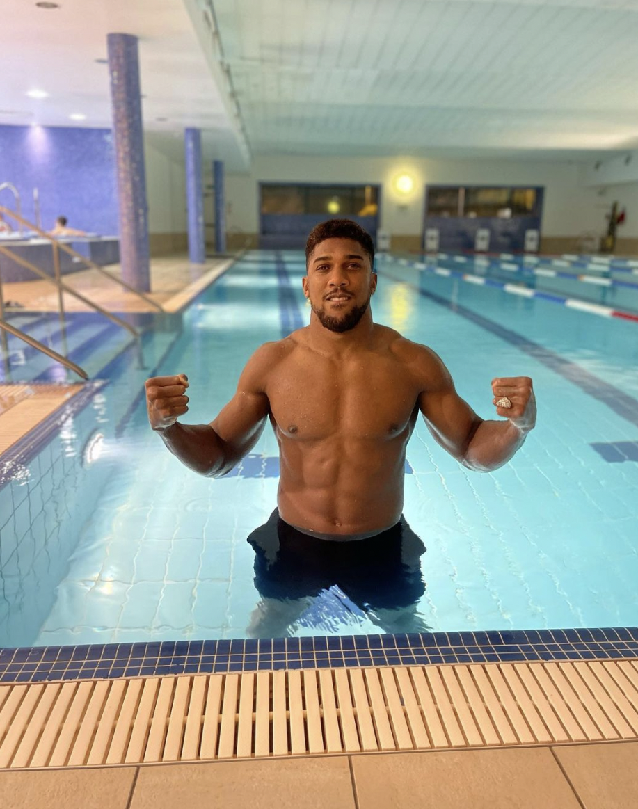 After Oleksandr Usyk defeat, Anthony Joshua displays a remarkable figure in pool and vows to work harder.
